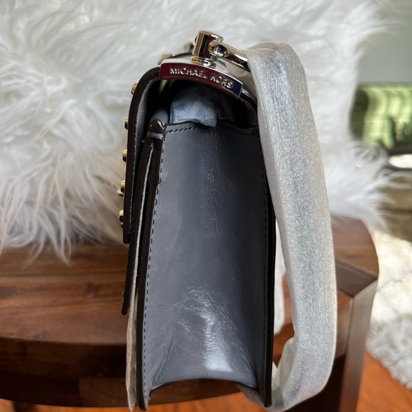 MICHAEL MICHAEL KORS
Greenwich Small Studded Metallic Logo Grey Crossbody Bag - Picture 15 of 16